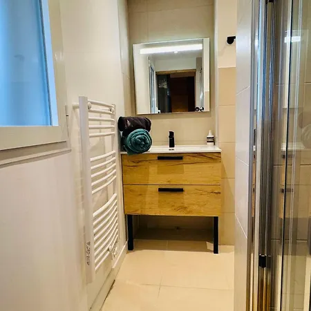 Appartement Moderne 4 Pieces, Proche Des Remontees, Parking Inclus - Fr-1-546-58 *