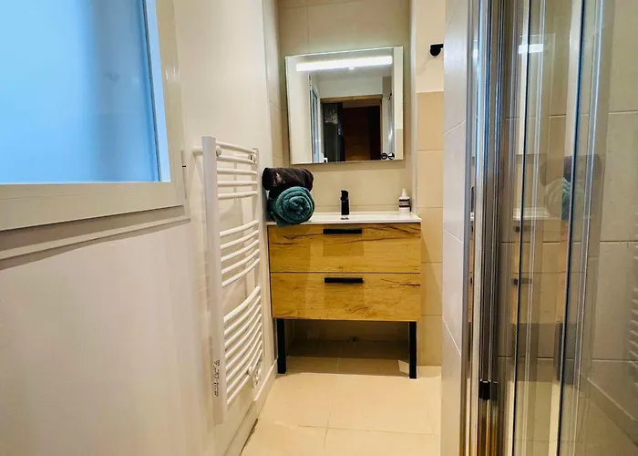 Appartement Moderne 4 Pieces, Proche Des Remontees, Parking Inclus - Fr-1-546-58 *