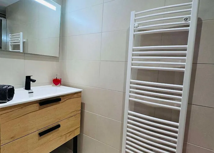 아파트 Appartement Moderne 4 Pieces, Proche Des Remontees, Parking Inclus - Fr-1-546-58